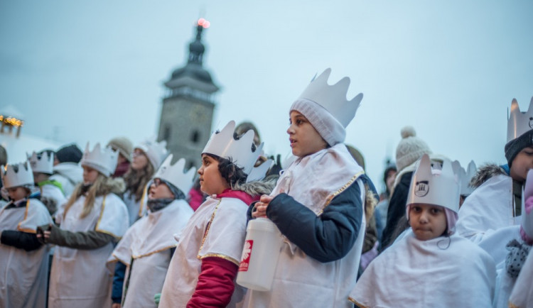 Koledníci Tříkrálové sbírky.