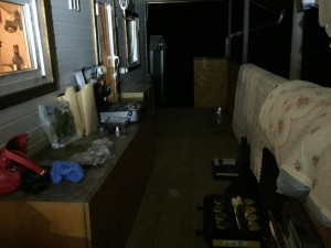 Dvojnásobnou vraždu vyšetřuje na Písecku tým kriminalistů jihočeského policejního ředitelství a píseckého územního odboru. Tým rozplétá od pondělního večera vraždu manželského páru.