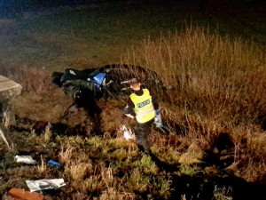 Lidský život vyhasl dnes, ve čtvrtek 11. ledna, při dopravní nehodě na hlavním tahu z Českých Budějovic do Rakouska. Při havárii pěti aut u Hubenova, mezi Kaplicí a Kaplicí nádraží, se dalších šest lidí zranilo.