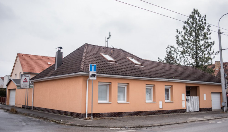 V tomto rodinném domku na Lidické třídě v Českých Budějovicích se v pondělí 8. ledna 2018 odehrála rodinná tragédie.