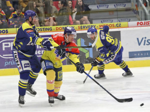 Rozehrávku Václava Nedorosta se snaží zmařit přerovský bek Martin Novotný