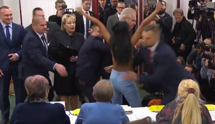 O tenhle striptýz prezident nestál.