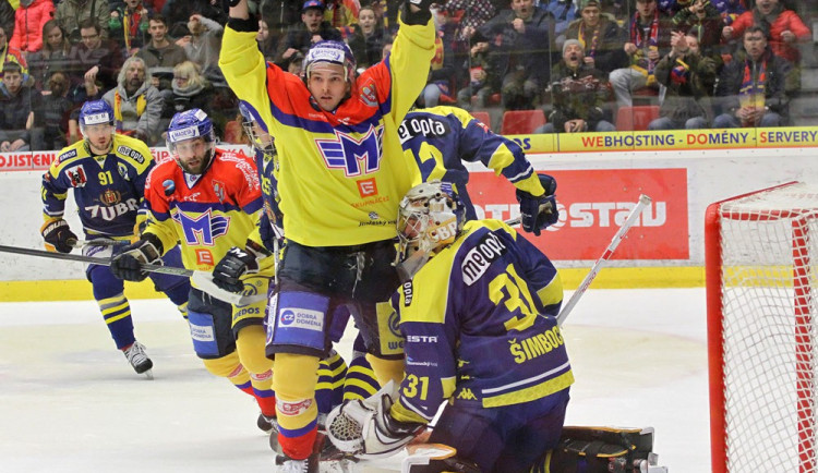 Šikovná teč Michala Bárty v první třetině poslala motoráky do vedení. Podle trenéra Přerova si ale kotouč srazil do brány jeden z hostů