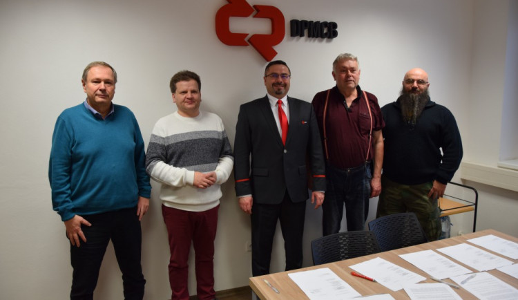 Jednání odborů a vedení podniku dopadlo pro zaměstnance úspěchem