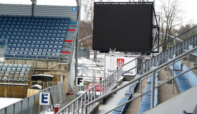 Nová tabule už je osazena na Střeleckém ostrově