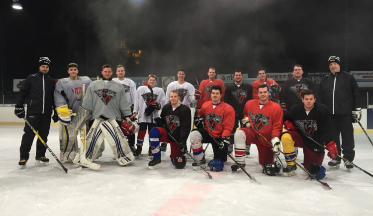 S ambicí hrát stále populárnější Evropskou univerzitní hokejovou ligu vzniká v Českých Budějovicích univerzitní hokejový klub Black Dogs.