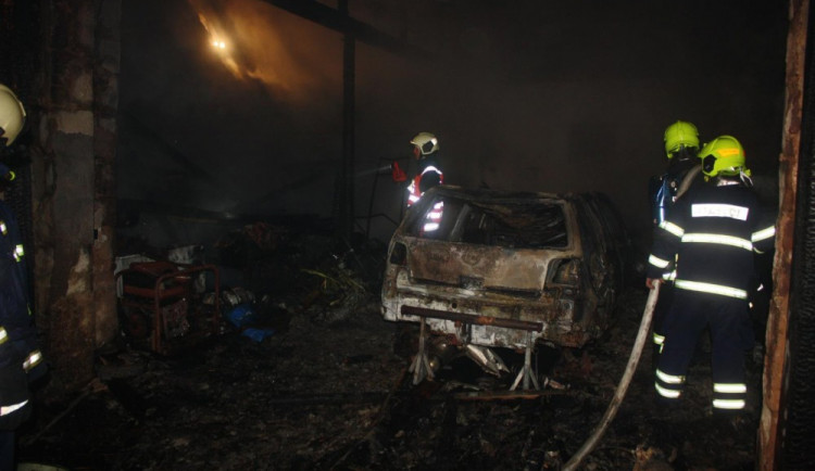 Požár stodoly v obci Nesměň