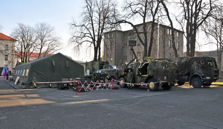 Během Dne otevřených dveří Univerzity obrany představili strakoničtí vojáci techniku, se kterou chrání vzdušný prostor ČR.