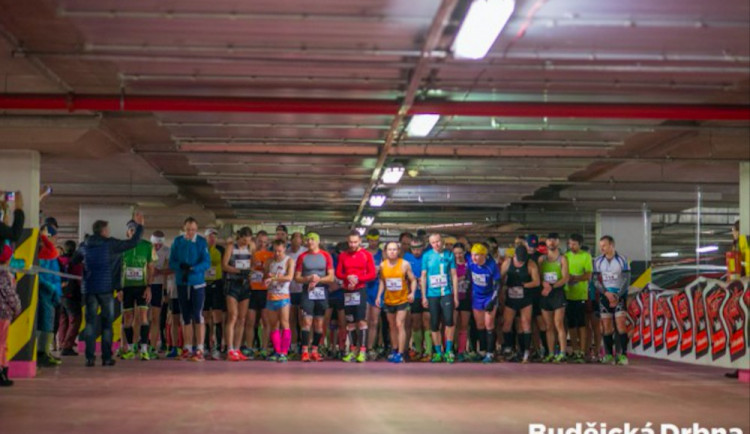 Loňský ročník se běžel v budějckém Mercury centru