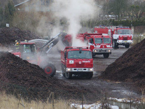 Požár dřevní štěpky v obci Drhovle u Chlaponic na Písecku.