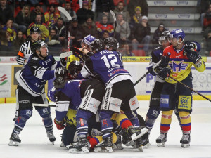 Ve třetí třetině se víc boxovalo, než hrál hokej