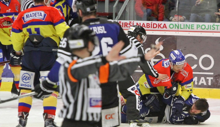 Domácí bek Žiga Pavlin, nominovaný slovinským národním týmem na blížící se olympiádu, pěstní souboj s Janem Marunou vyhrál