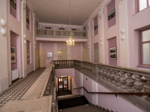 Město České Budějovice hodlá Dům kultury Slavie v Českých Budějovicích přenechat na patnáct let zájemci, který ho opraví a bude provozovat.