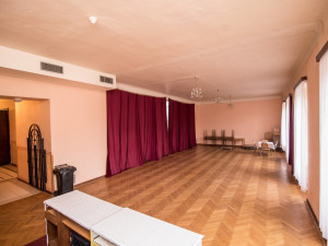 Město České Budějovice hodlá Dům kultury Slavie v Českých Budějovicích přenechat na patnáct let zájemci, který ho opraví a bude provozovat.