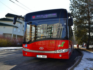 Valentýnský autobus bude městem znovu vozit zamilované vzkazy