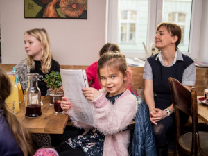 FOTO: Předávání vysvědčení nemusí být nuda, děti z montessori školy o tom vědí své