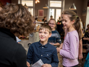 Předávání vysvědčení základní školy Viva Bambini.