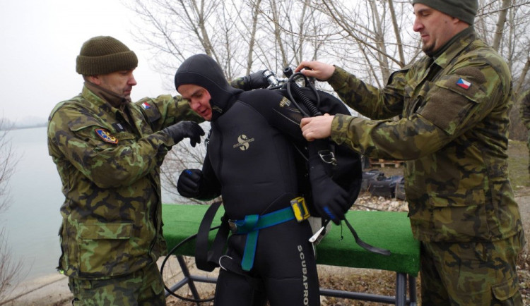 Českou armádu na cvičení zastupovali potápěči 15. ženijního pluku Bechyně