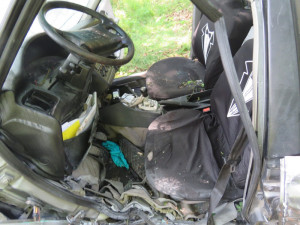 Nehoda se loni v létě na silnici mezi obcemi Římov a Plav, kde narazil osobní automobil Audi 80 do stromu a začal hořet. Nárazem se zaklínily dveře řidiče, který se tak nemohl dostat ven.