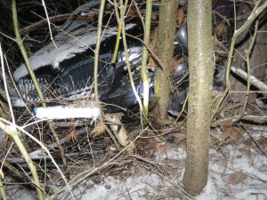 Muž za volantem Škody Octavia ve středu 7. února před osmnáctou hodinou dostal na namrzlé silnici III. třídy, ve směru jízdy Ktiš - Březovík. smyk a skončil v lese