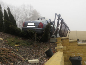 Na silnici III. třídy, ve směru jízdy Husinecká přehrada - Prachatice, havarovala ve středu 7. února řidička osobního osobního auta Škoda Superb.