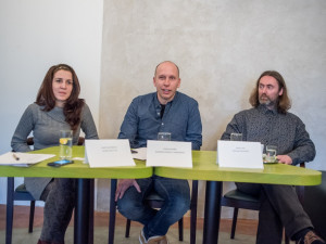 Martina Šímová, Roman Mařík a David Veis na tiskové konferenci