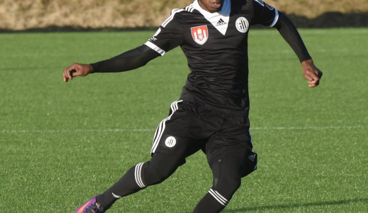 Ekvádorec Augusto Batioja uspěl na testech v Dynamu a podepsal smlouvu na rok a půl.