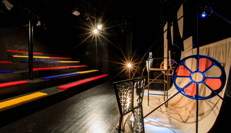 K výročí sto let Československa připravilo Malé divadlo v Českých Budějovicích inscenaci pro děti Bruncvík aneb Jak lev do znaku přišel.