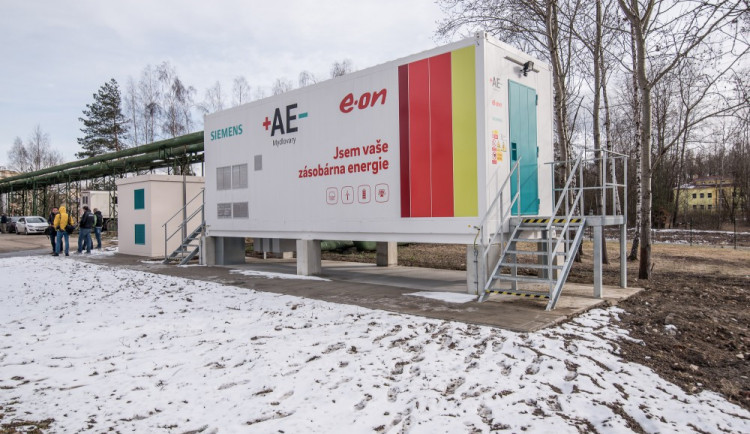 E:ON spustil provoz největšího bateriové úložiště, které se vejde do kontejneru