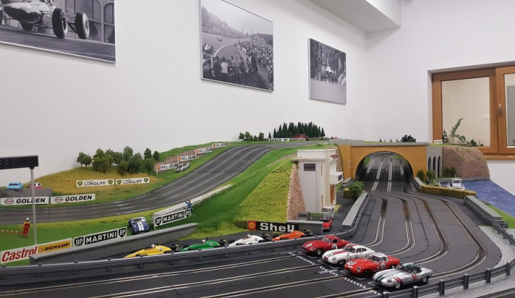 Unikát autodráha v hotelu v Dolní Vltavici.