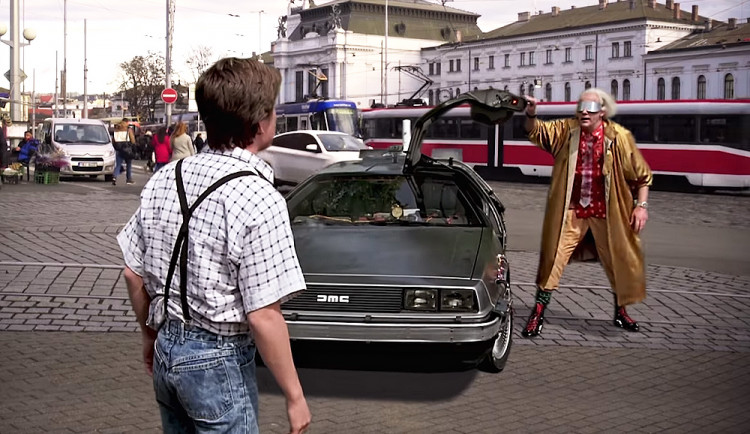 VIDEO: Oblíbený brněnský filmař Michal Orsava zachraňuje Česko před hrozivou budoucností