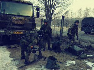 Kontrola techniky před výjezdem do palebného postavení.