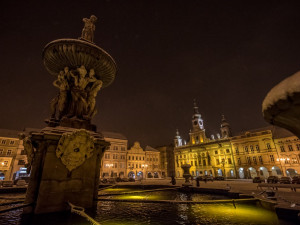 Rozsviťme do zlata. To je název celorepublikové kampaně ke které se v rámci Dne dětské onkologie připojily také České Budějovice. Zlatavě se proto rozzářila radnice.