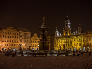 Rozsviťme do zlata. To je název celorepublikové kampaně ke které se v rámci Dne dětské onkologie připojily také České Budějovice. Zlatavě se proto rozzářila radnice.