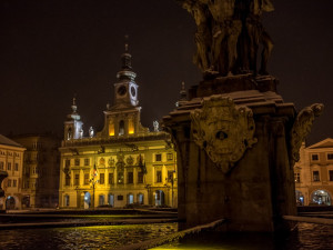 Rozsviťme do zlata. To je název celorepublikové kampaně ke které se v rámci Dne dětské onkologie připojily také České Budějovice. Zlatavě se proto rozzářila radnice.