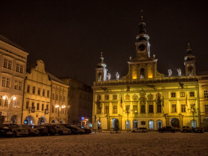 Rozsviťme do zlata. To je název celorepublikové kampaně ke které se v rámci Dne dětské onkologie připojily také České Budějovice. Zlatavě se proto rozzářila radnice.