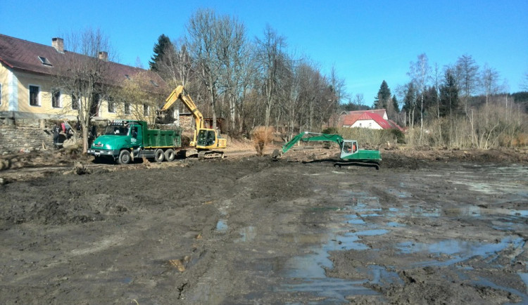 Odbahnění rybníka v Senotíně