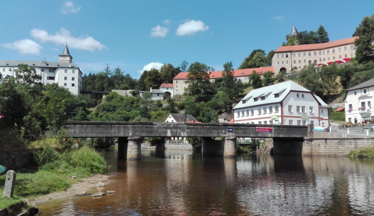 Tři mosty postavit a jeden opravit pomůže Jihočeskému kraji třiatřicet evropských milionů