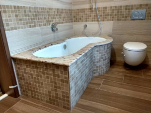 Žula kolem vany z Kamenictví Kadlec.