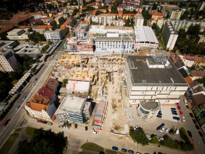 IGY centrum je dokončené.