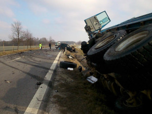 Řidič osobního auta nepřežil na Jindřichohradecku srážku s náklaďákem