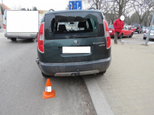 Na Mánesově třídě byla při dopravní nehodě poničena protihluková zeď.