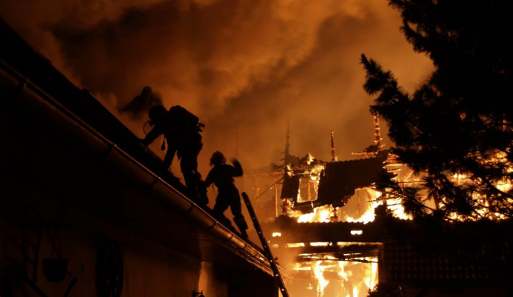 Požár v Lovětíně.