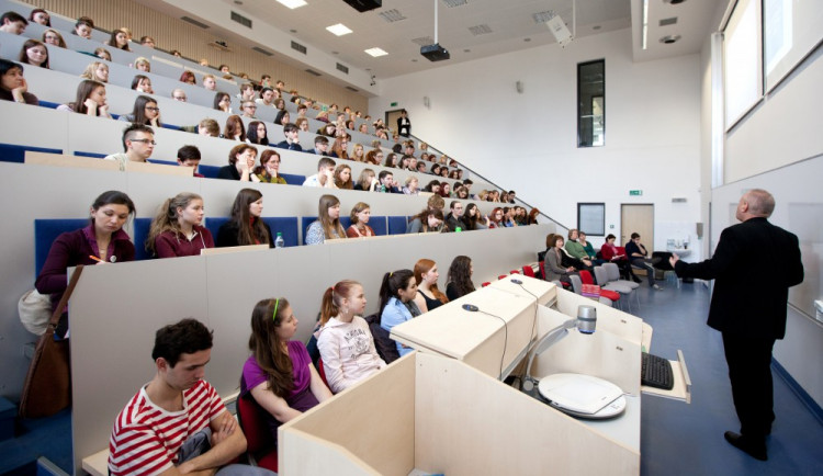 Jihočeská univerzita přijímá přihlášky ke studiu