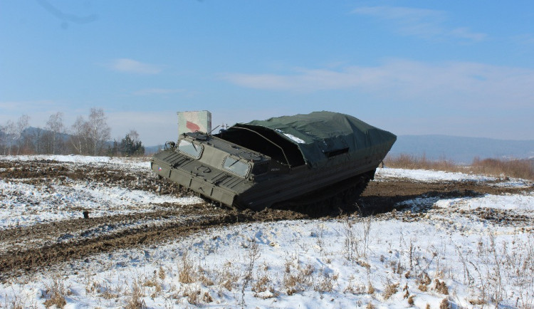Bechynští ženisté se v Boleticích zdokonalují v bojových drilech i maskování