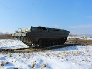 Obojživelný pásový trasportér PTS-10.