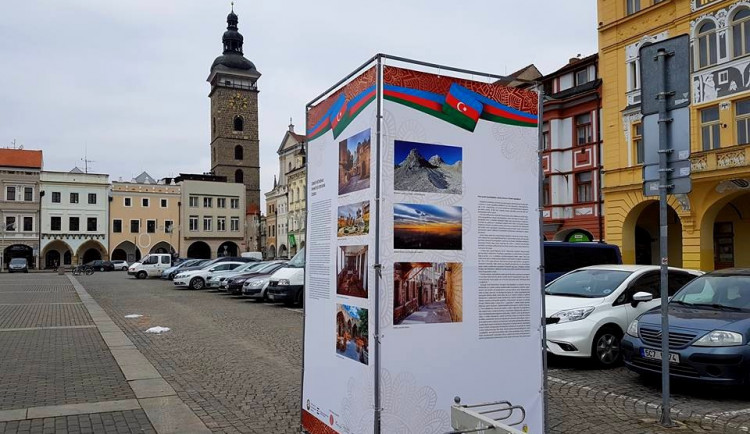 Na budějckém náměstí se představuje Ázerbájdžánská republika
