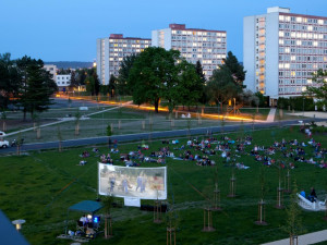 Univerzitní zavírák.