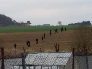 Širší ohledání místa činu.