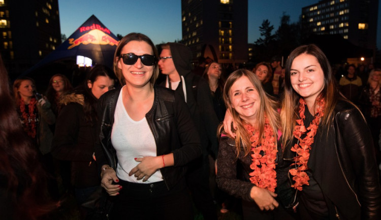 Univerzitní zavírák.